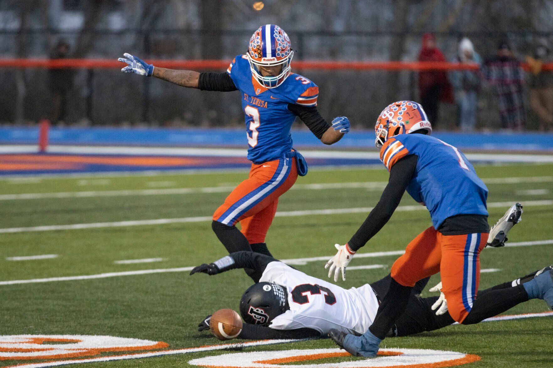 112022-dec-spt-st-teresa-football-gallery_18.JPG
